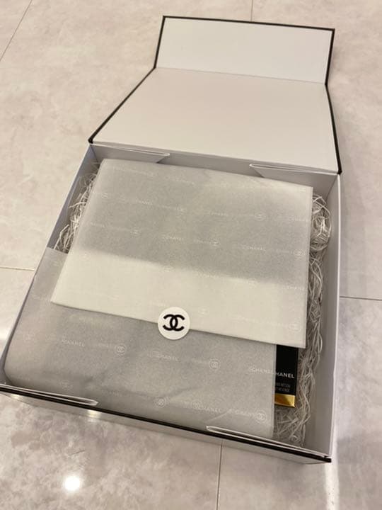 新品未開封　CHANEL シャネルの美容液　ギフトBOX