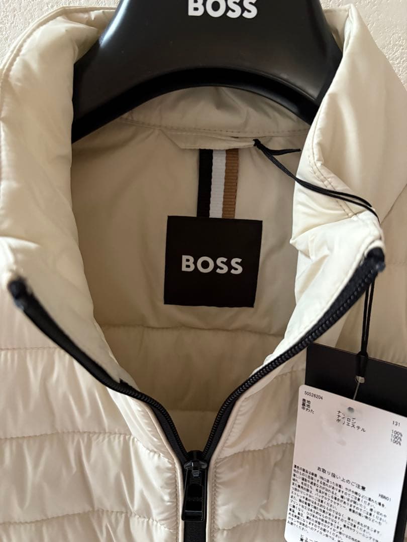 BOSS 国内正規品アイボリー ダウンベスト 新品タグ付き Sサイズ 現行タグ