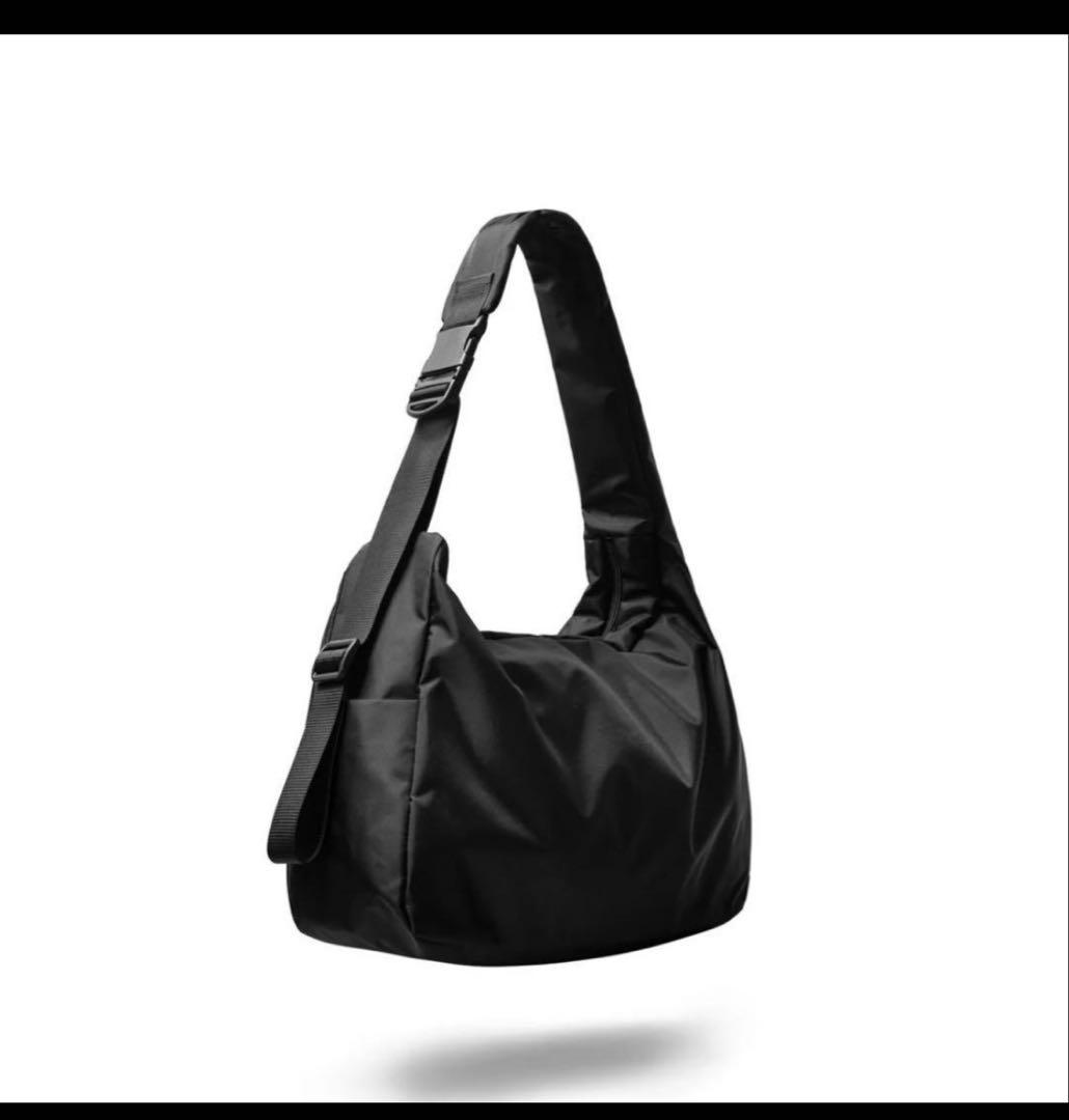 CLESSTE ブラック ショルダーバッグ