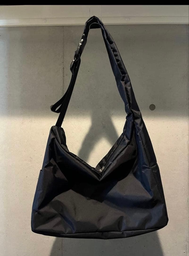 CLESSTE ブラック ショルダーバッグ