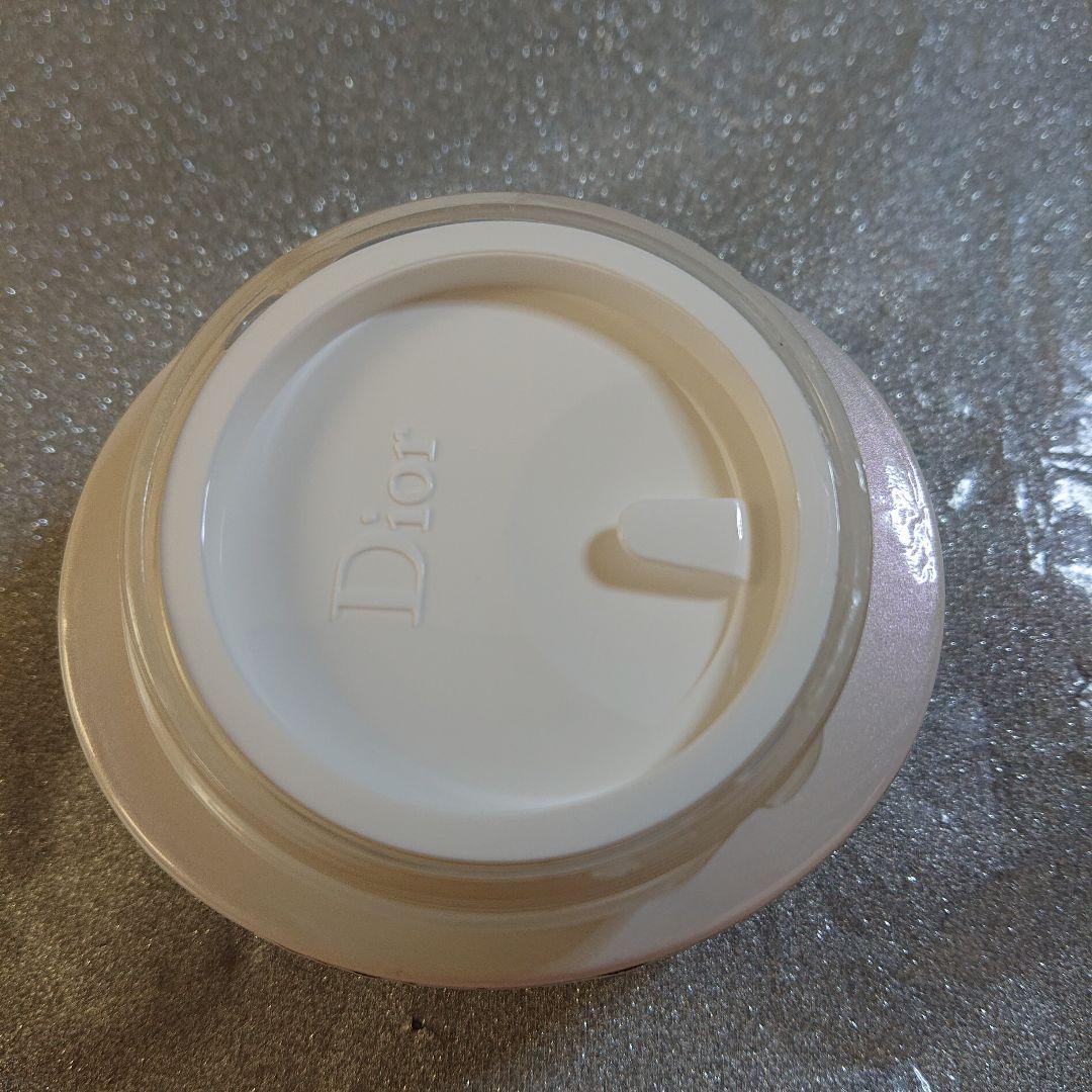 ディオール スノーエッセンスオブライトクリーム今年5月購入極美品