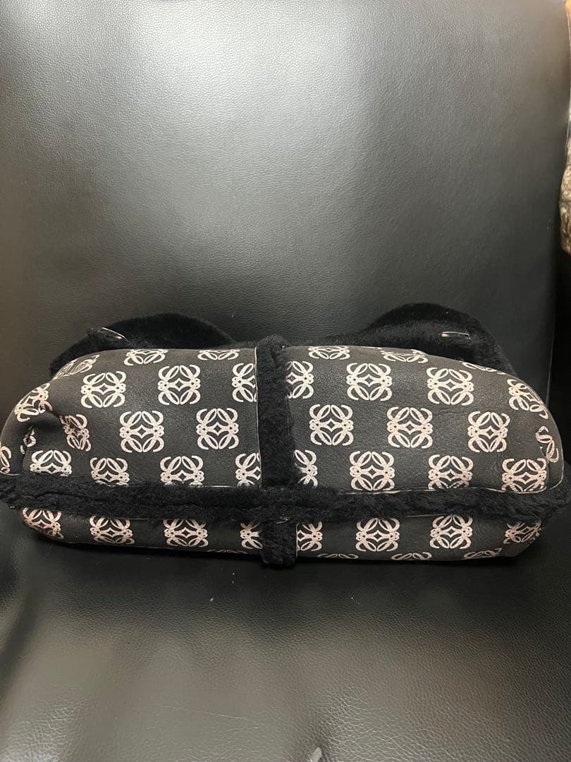 loewe ロエベ ムートン レザー ハンドバッグ