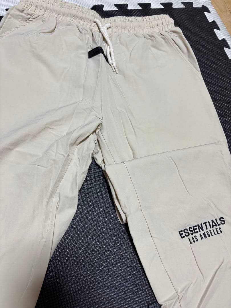 ESSENTIALS ベージュ セットアップ（L）