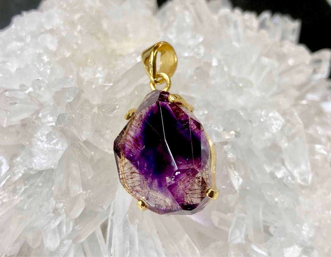 ウィッグ　夢幻品質　幻のブラジル・エスピリット鉱山セイクリッドセブンPT①