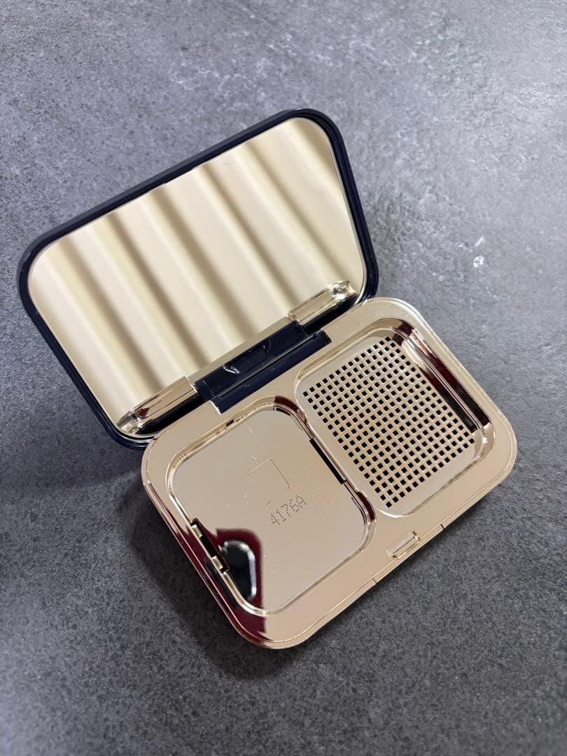 クレドポータンプードルエクラⅡ ファンデーションオークル00専用ケースパンソー付