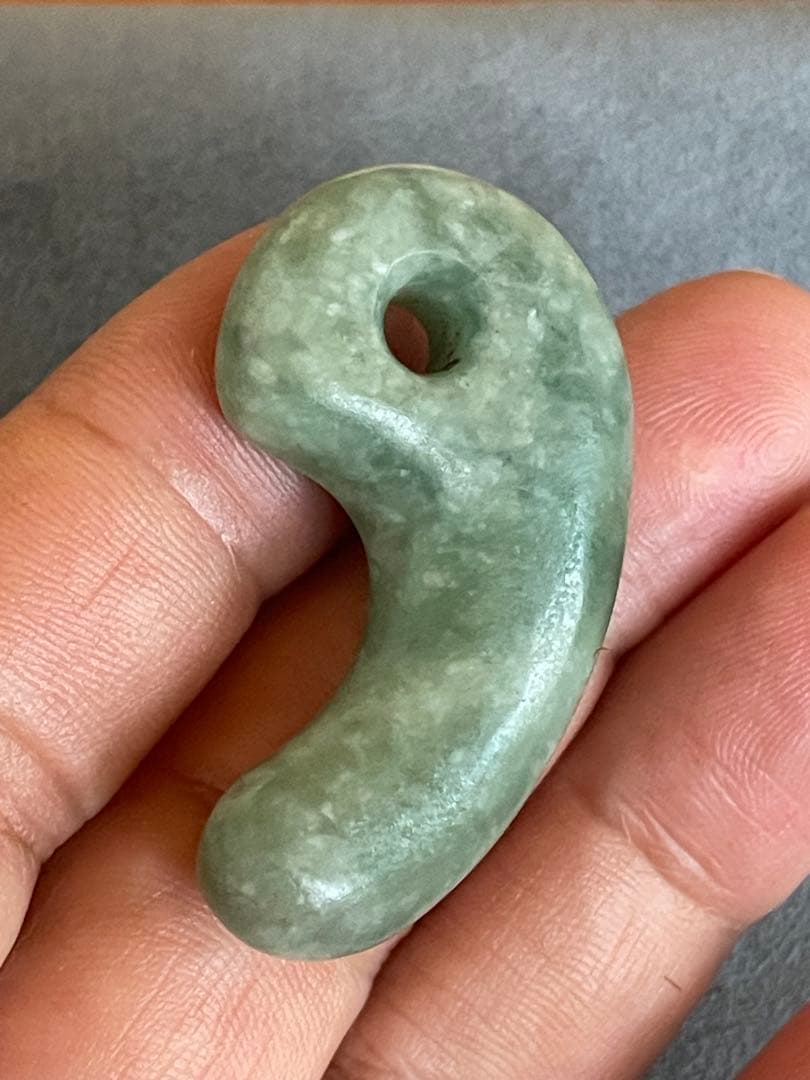 古墳期後期　翡翠勾玉　出土品