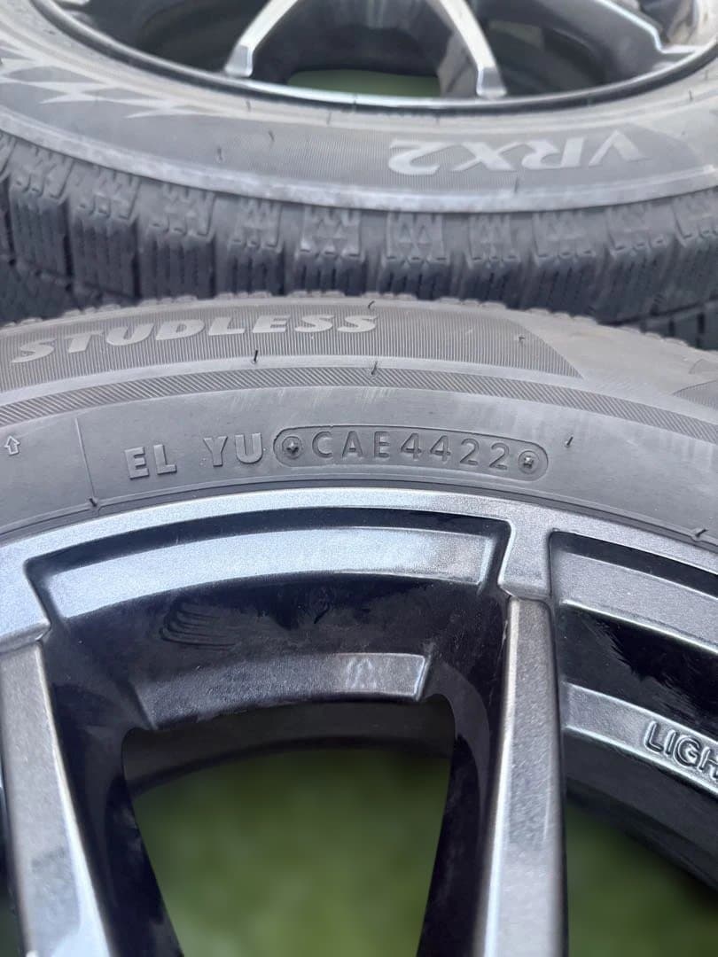 ブリヂストン BLIZZAK スタッドレスタイヤ　175/65R15 バリ山