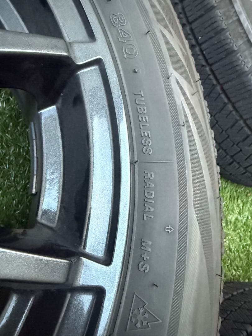 ブリヂストン BLIZZAK スタッドレスタイヤ　175/65R15 バリ山