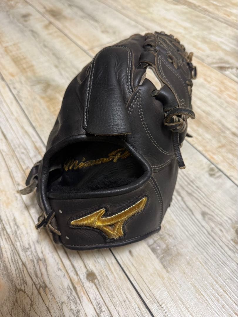 芳賀ジャパンミズノ 硬式グローブ 黒 ゴールド刺繍