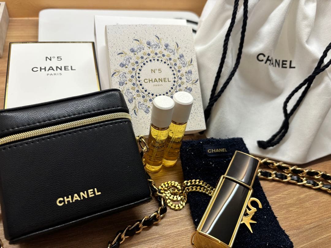 シャネルＮ°５限定オードゥパルファムパーススプレイコメット＆ミニショルダー付き！