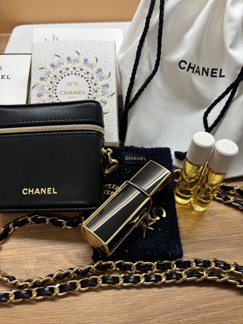 シャネルＮ°５限定オードゥパルファムパーススプレイコメット＆ミニショルダー付き！
