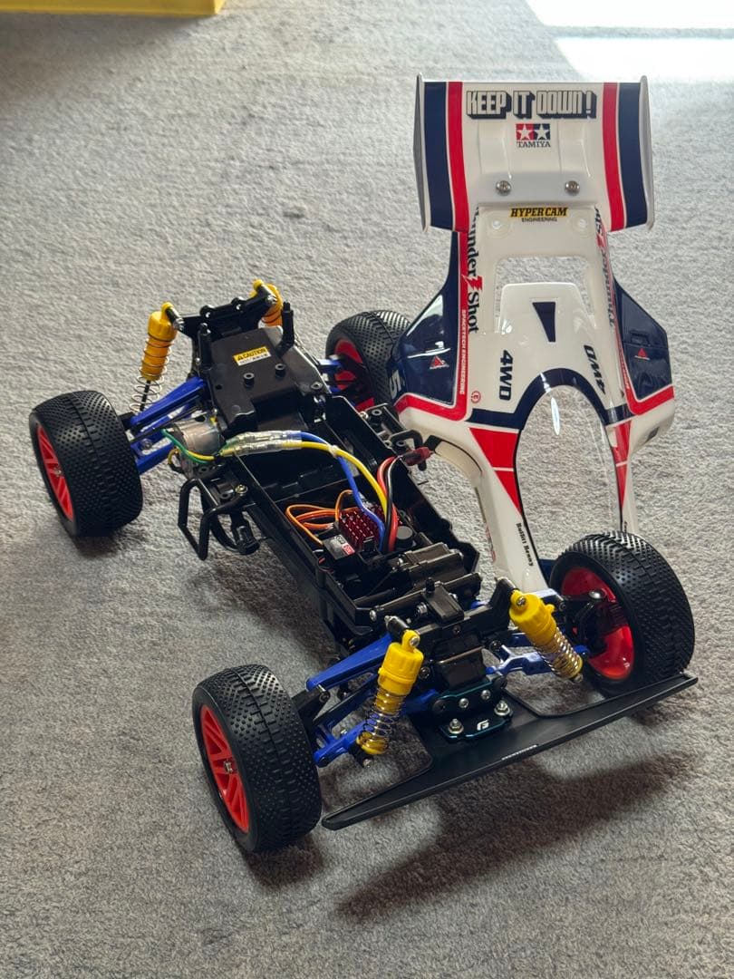 タミヤサンダーショットボディ&ウイング搭載セイントドラゴンシャーシ、メカ・OP付