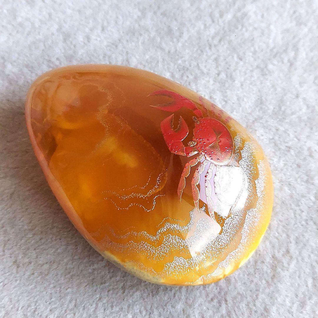 浜辺のカニさん　琥珀　ブローチ