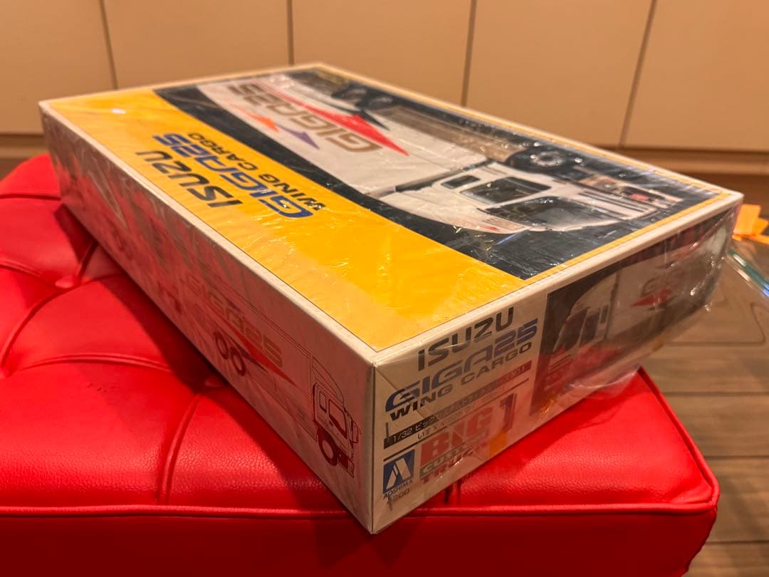アオシマ1/32 ビッグカスタムトラックいすゞギガ25 ウイングカーゴ未組立品