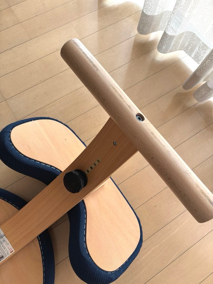 balans lab 姿勢矯正用ネイビー椅子