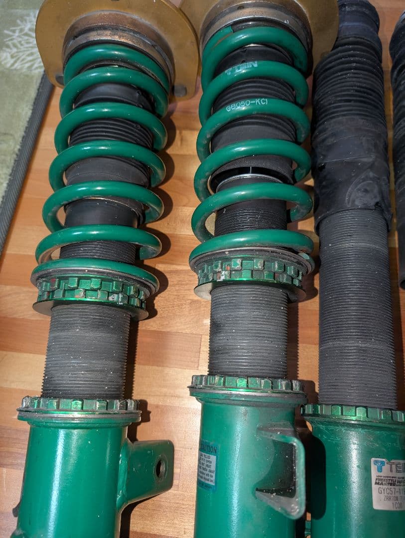 70ヴォクシー車高調　テイン