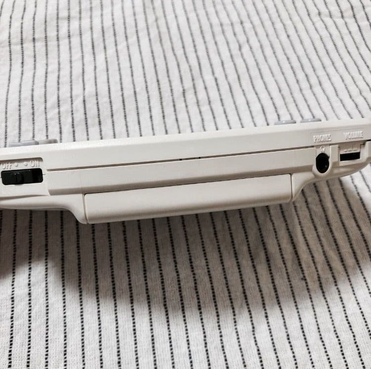 ゲームボーイアドバンス　白　(美品)