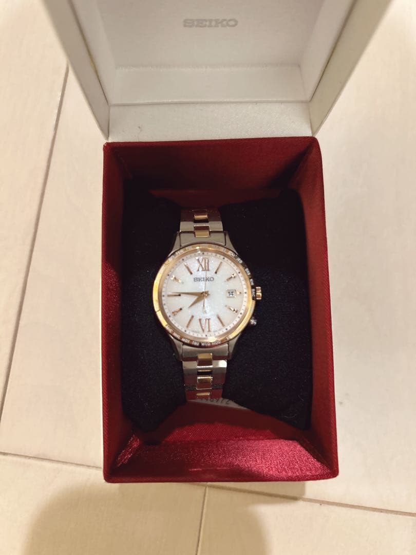 【販売終了品】SEIKO ソーラー電波腕時計 レディース　10気圧防水