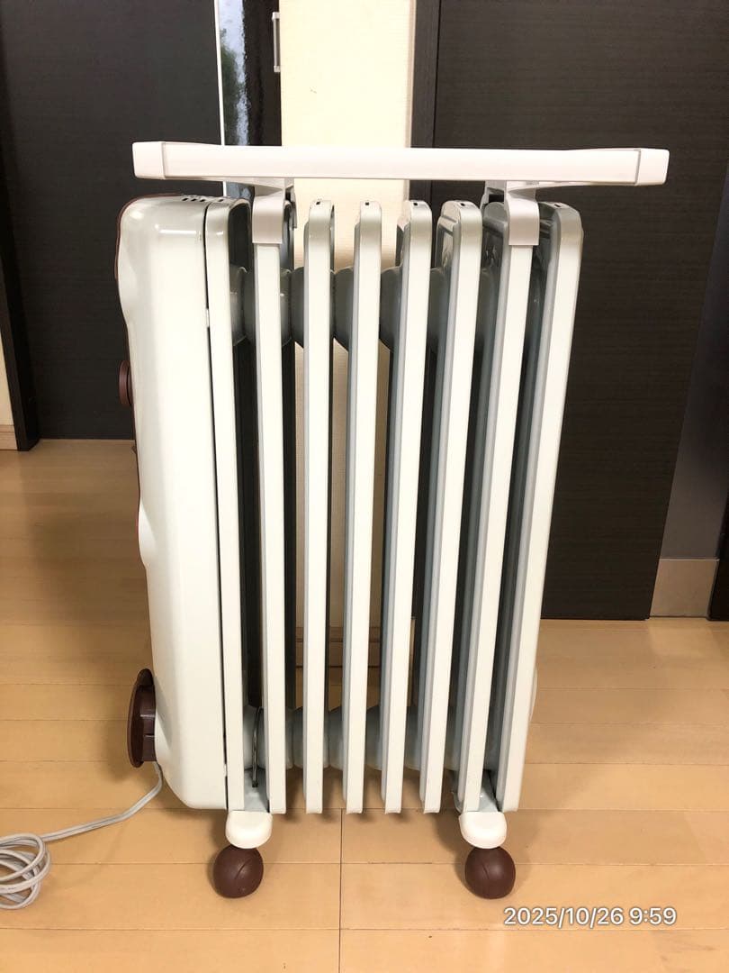 【ほぼ未使用】DeLonghi JR0812 BR オイルヒーター ハンガー付