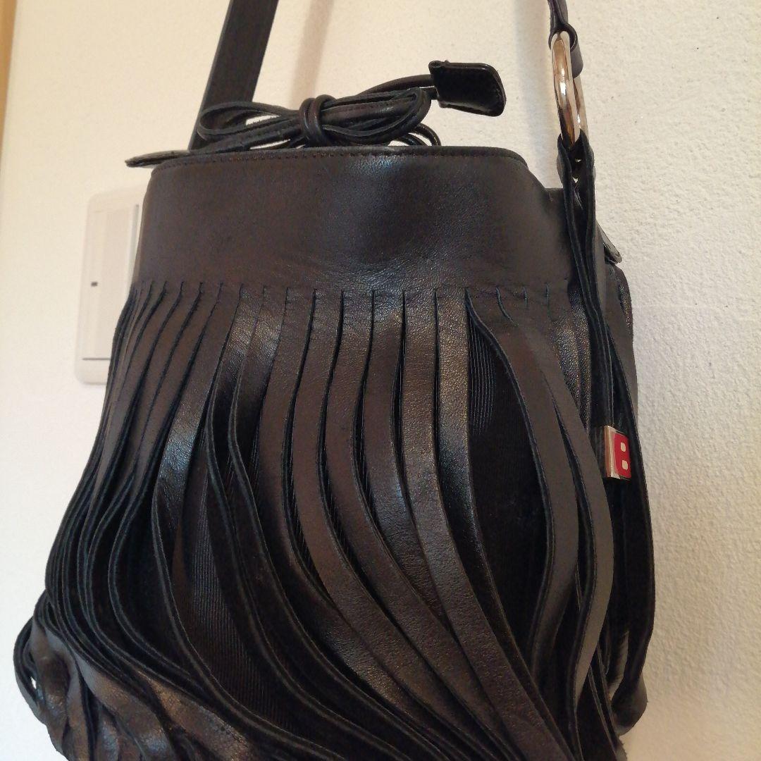 バリー　巾着型　ショルダーバッグ