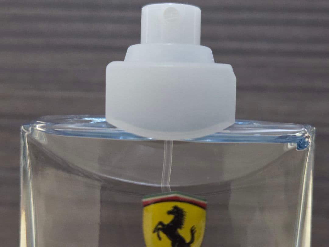 未使用品　フェラーリ ライトエッセンス アクア オードトワレ 75ml