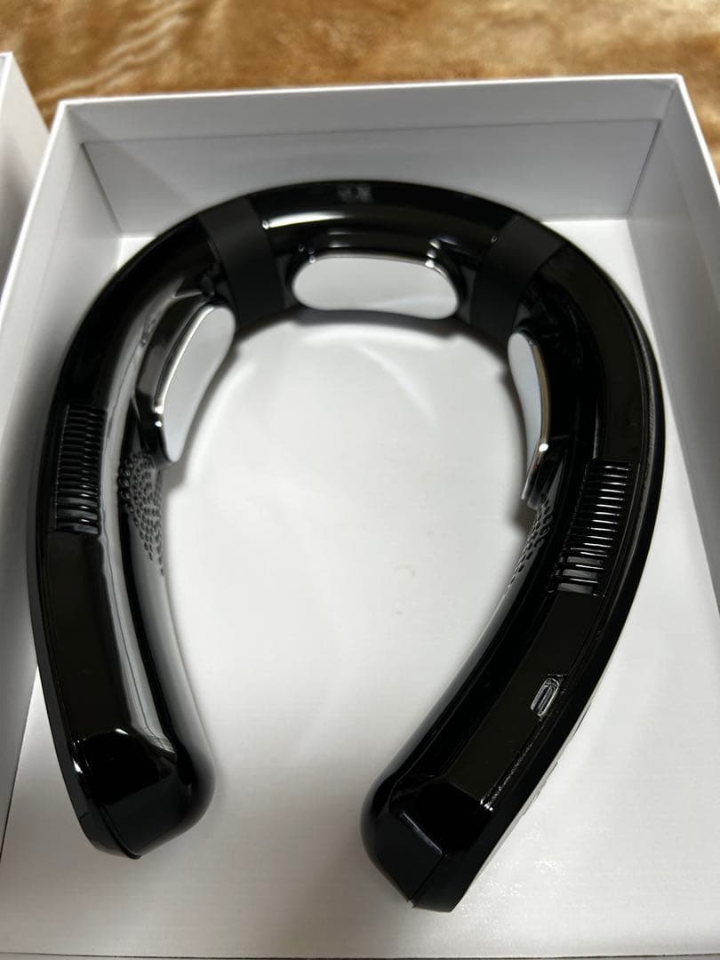 冬はホット　ネッククーラー　夏はひんやり、