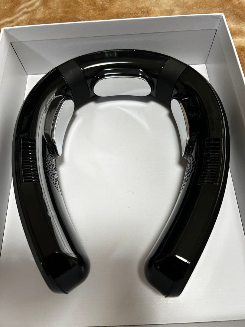 冬はホット　ネッククーラー　夏はひんやり、