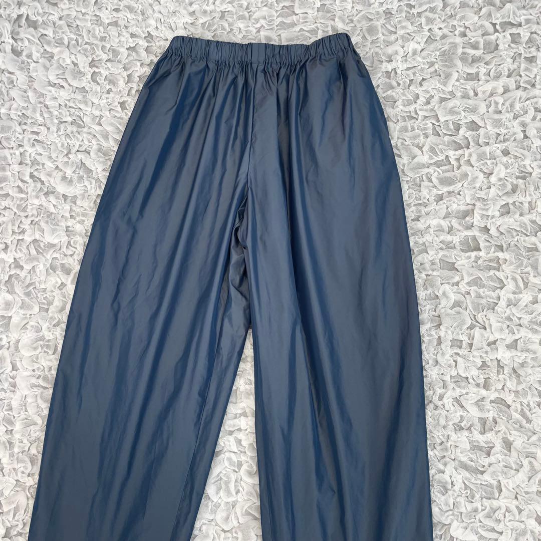 ロエフ　グロッシータフタクロップドパンツ 試着のみ　定価27500円