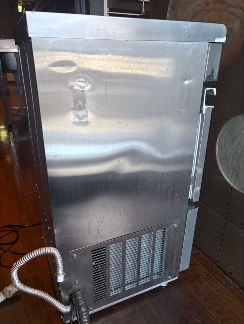 2021年製　値引き不可　SIM-AS2500 パナソニック 製氷機 スリム