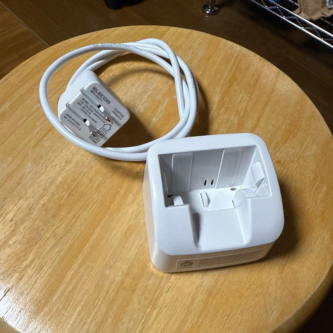 docomo F-01M ホワイト 折りたたみ式