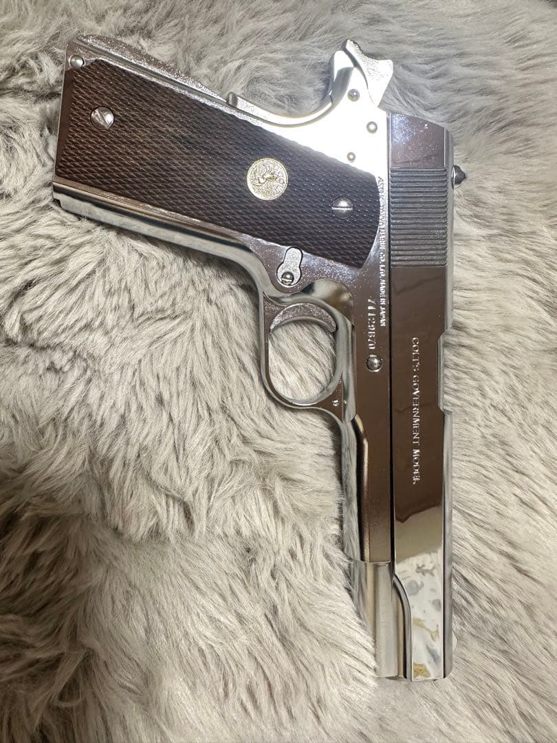 コルトガバメント 1911 クロームモデル