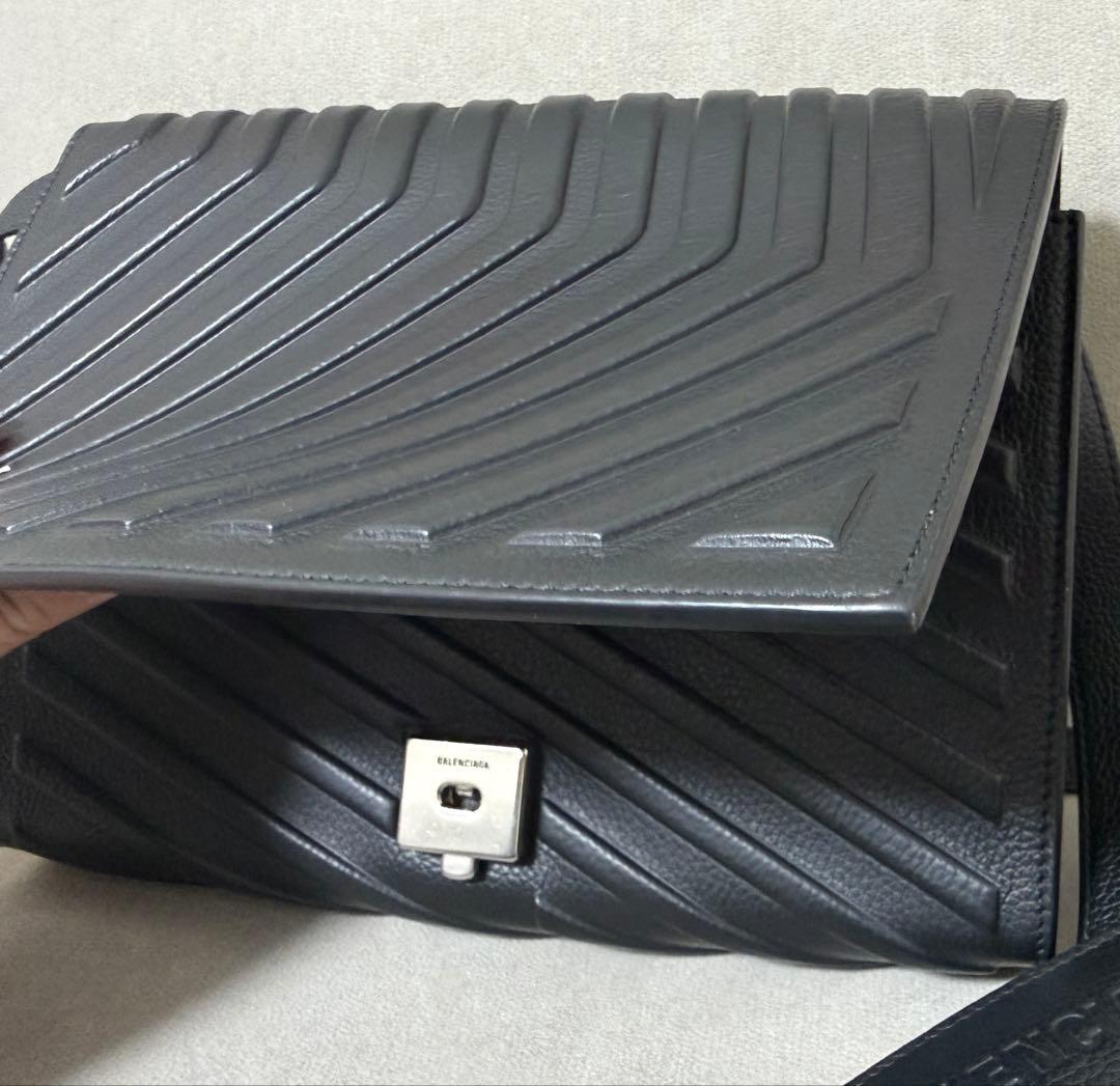 BALENCIAGA ブラック レザー ショルダーバッグ