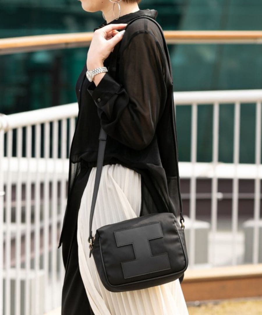 美品 IACUCCI イアクッチ ナイロン レザー ショルダーバッグ ホワイト