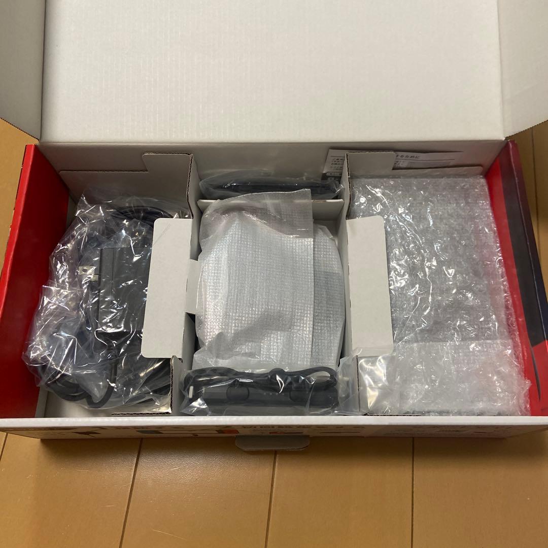 キョロちゃん　Nintendo Switch 本体 青/赤 ジョイコン付き