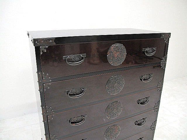 仙台箪笥 漆鏡面仕上げ 重厚手打ち金具　和家具　整理箪笥　和箪笥　伝統工芸