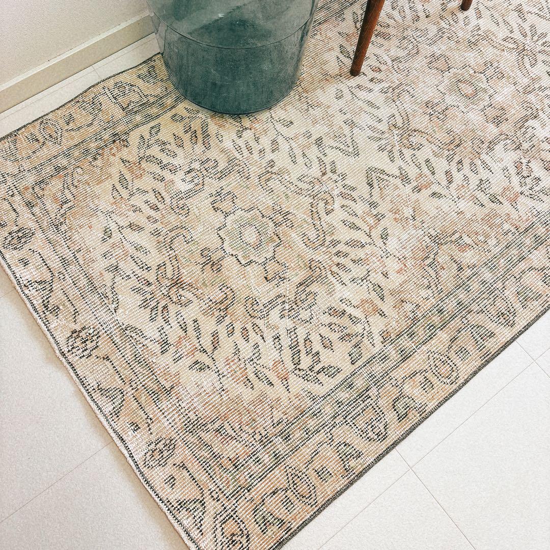 トルコ　ヴィンテージラグ　ベージュ　フローラル