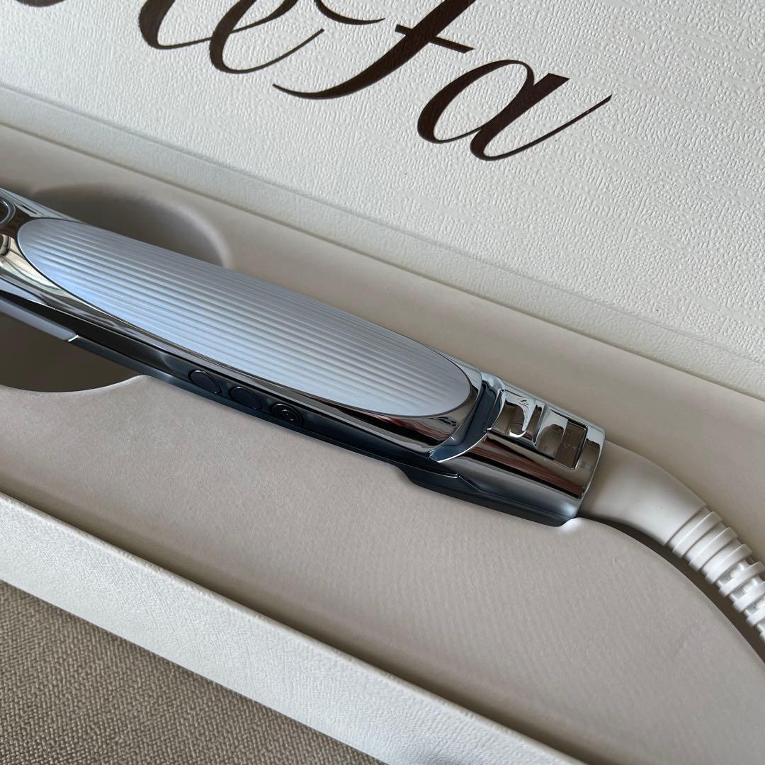 リファストレートアイロン プロ ホワイト