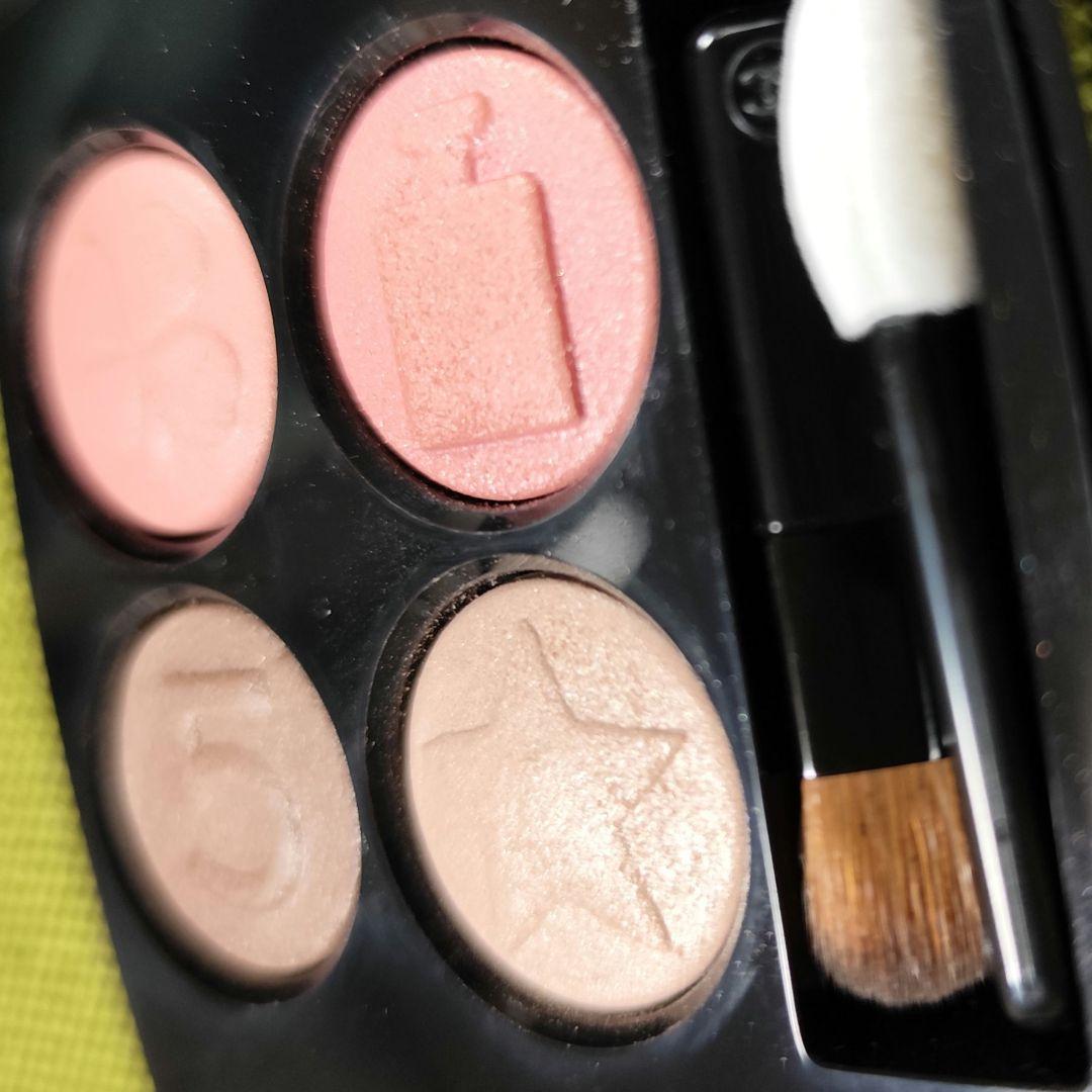 シャネル　アイシャドウ　レキャトル オンブルブトン209　限定品