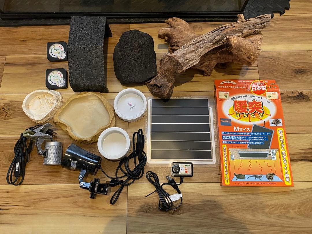 爬虫類　コンパクトトップ60 暖突　ヒーター、ライトなどセット売り