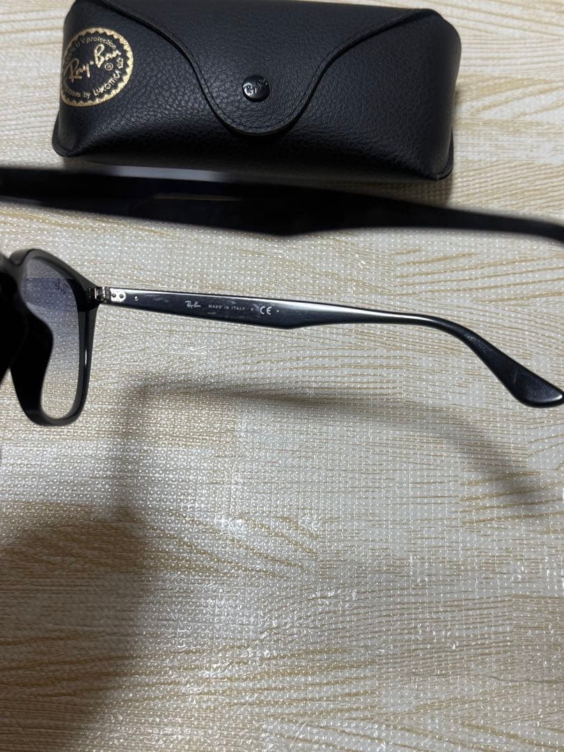 レイバン RB 4258-F ブラック ブルーグラデーションレンズ