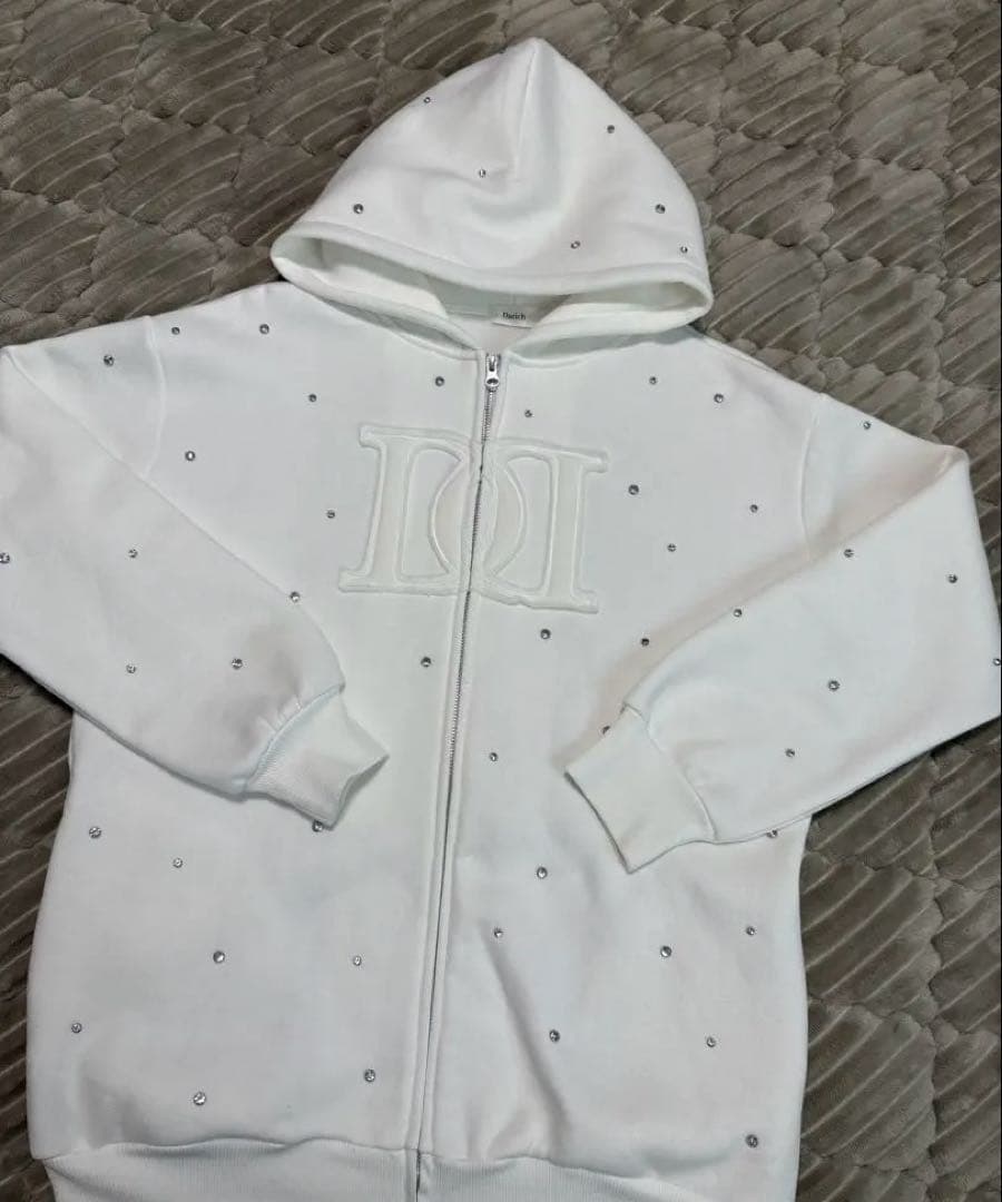 新作　美品　Darich DDロゴビジュージップパーカー　ホワイト