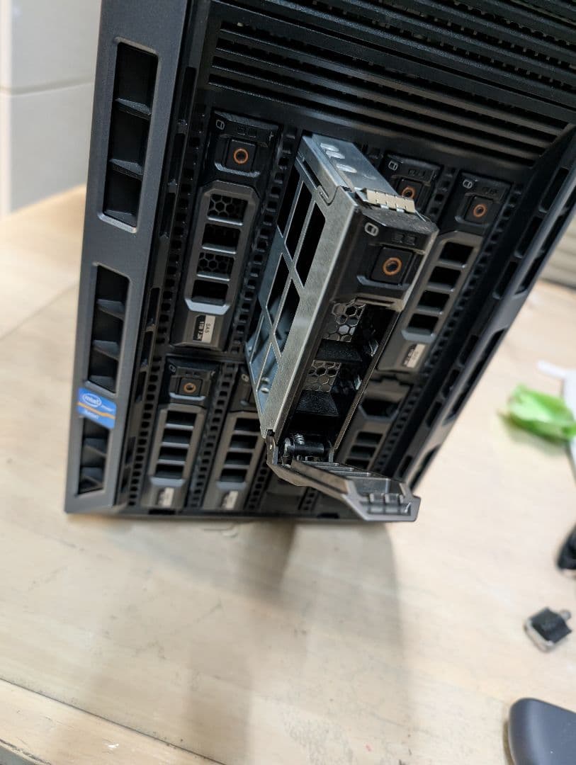 Dell PowerEdge T320 ワークステーション