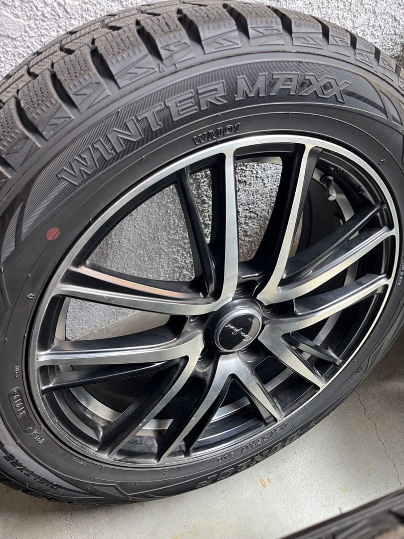 バリ溝美品　ダンロップ　スタッドレスタイヤ4本　ナット付　215/55R17