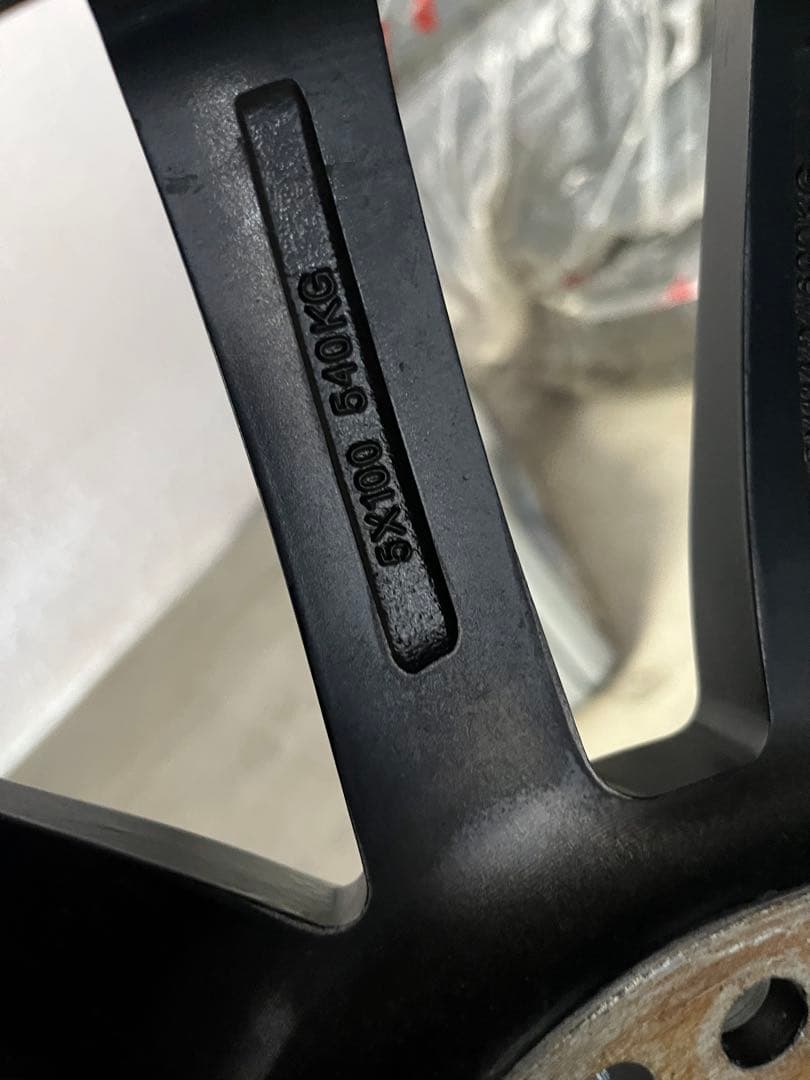 バリ溝美品　ダンロップ　スタッドレスタイヤ4本　ナット付　215/55R17