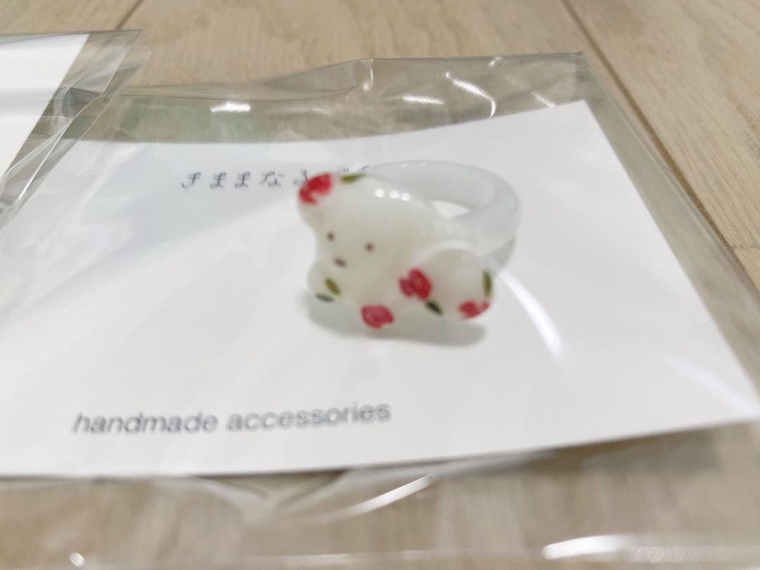 はしるこいぬリング　小花柄赤　ぴかぴかシルバー