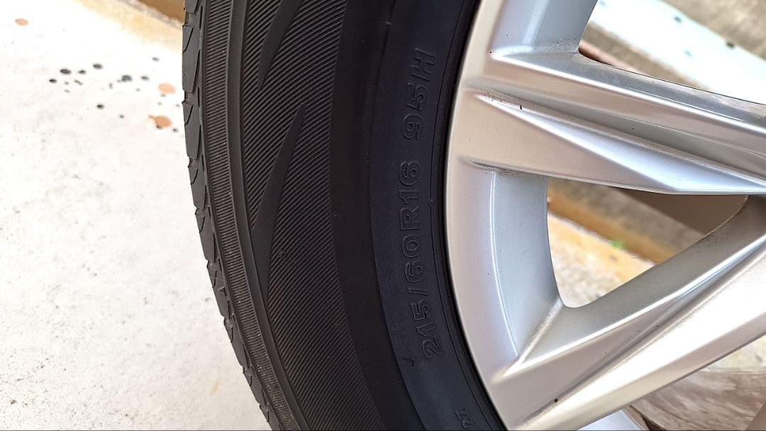 【wataru】VWシャランDBA-7NCZD 純正16アルミ+タイヤ