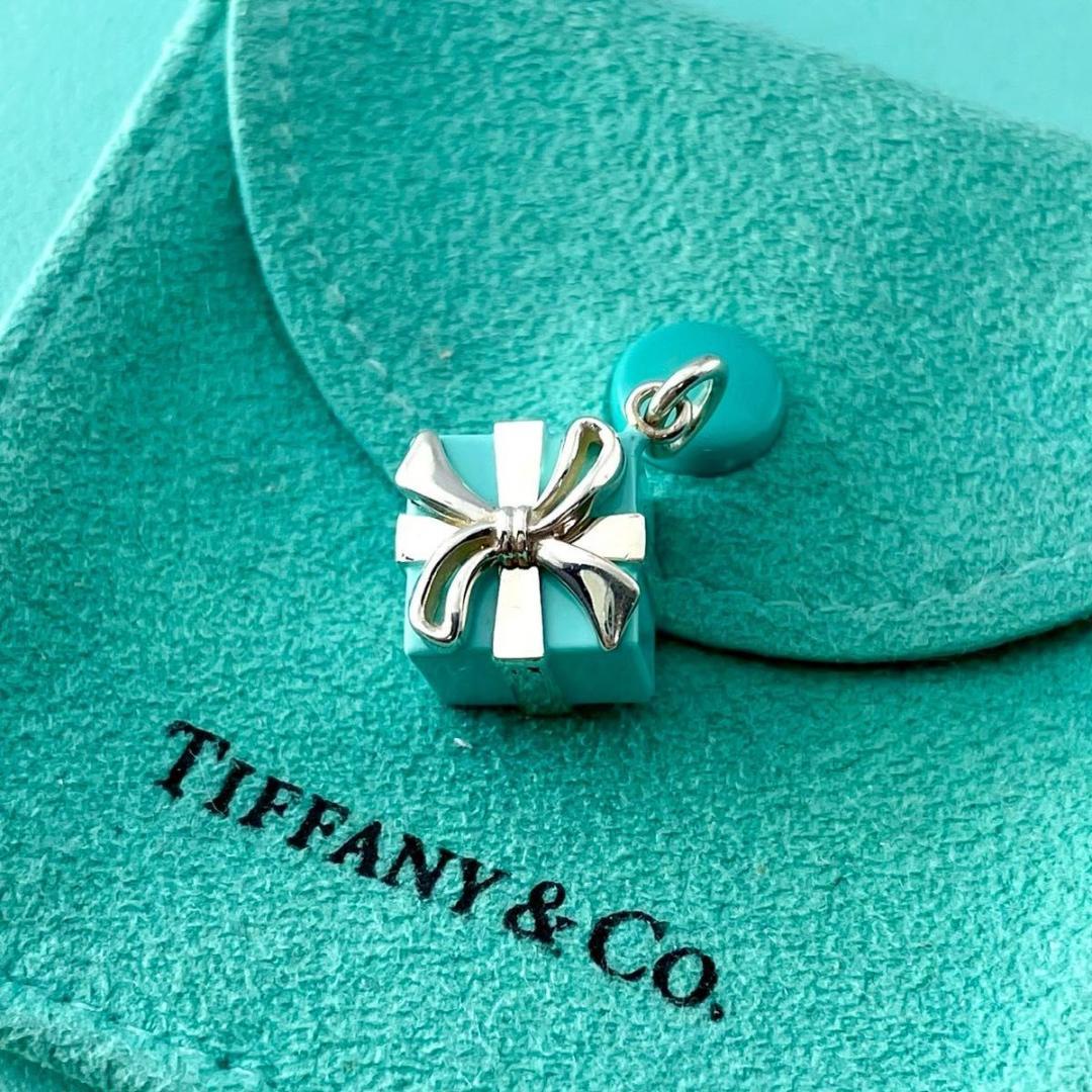 ティファニー ブルー プレゼントボックス エナメル ペンダント XE2fe