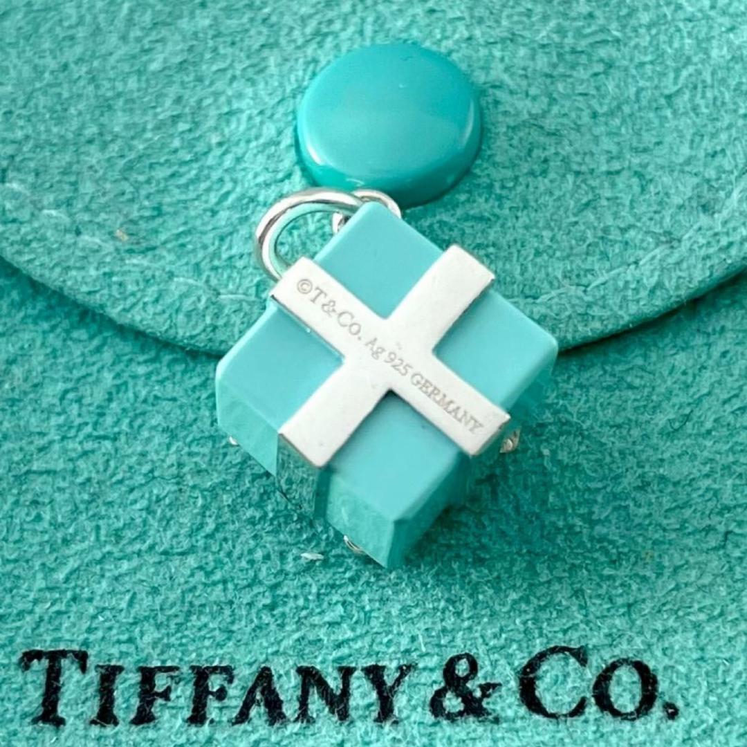 ティファニー ブルー プレゼントボックス エナメル ペンダント XE2fe