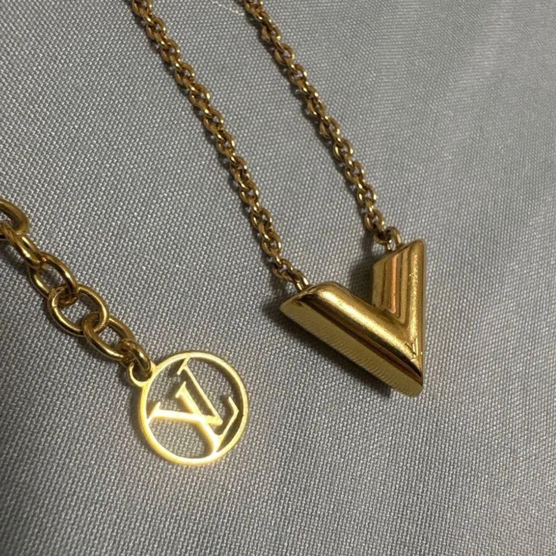 LOUIS VUITTON ルイヴィトン エセンシャルV ネックレス ゴールド