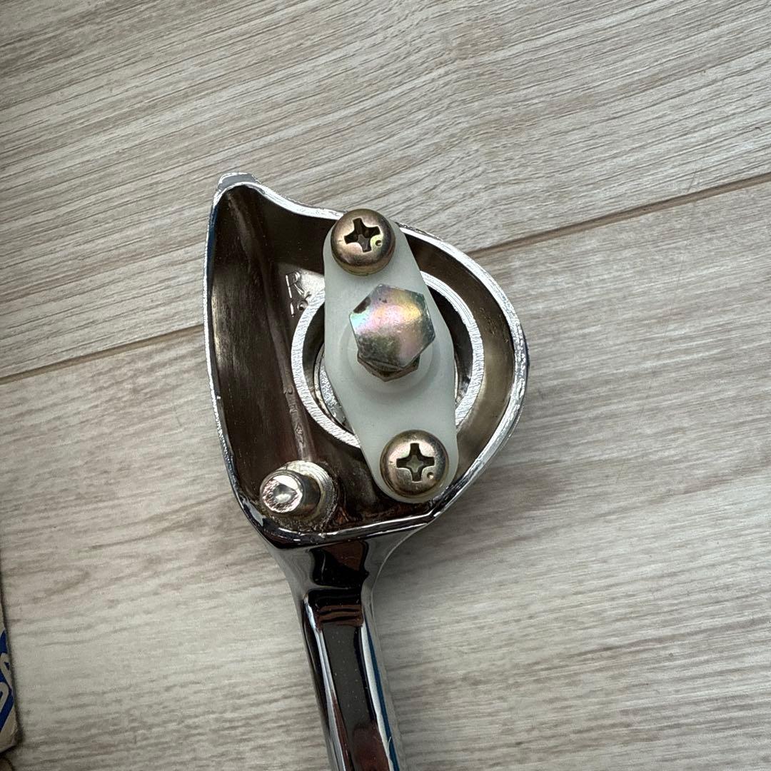 b*4様 （16）NISSAN ESCUTCHEON 82606-28500